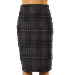 Cute! Grey plaid skirt